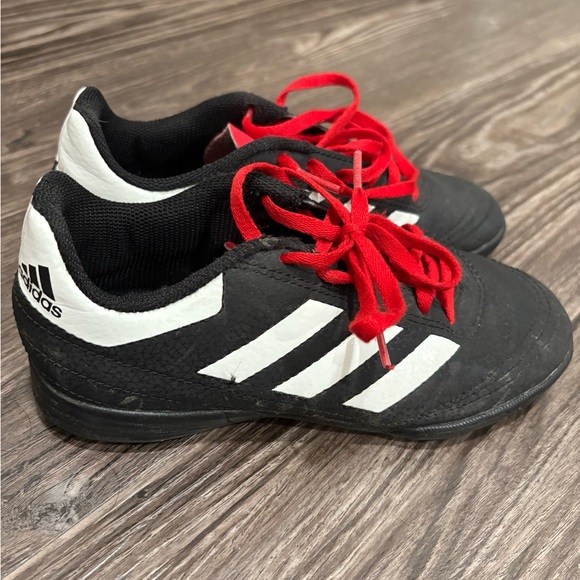 Kid’s Adidas Black Cleats with Red Laces - Picture 2 of 4